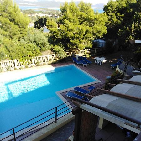 Villa Panoramica Immersa Nel Verde Porto Pino Exterior foto
