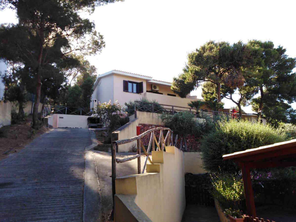 Villa Panoramica Immersa Nel Verde Porto Pino Exterior foto